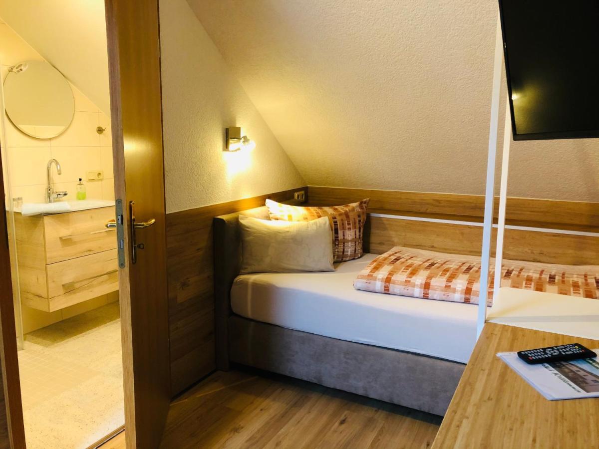 Pension "Tor Zum Rennsteig" Horschel Exteriör bild